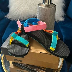Teva pre owned, gently worn colorblock sandal.